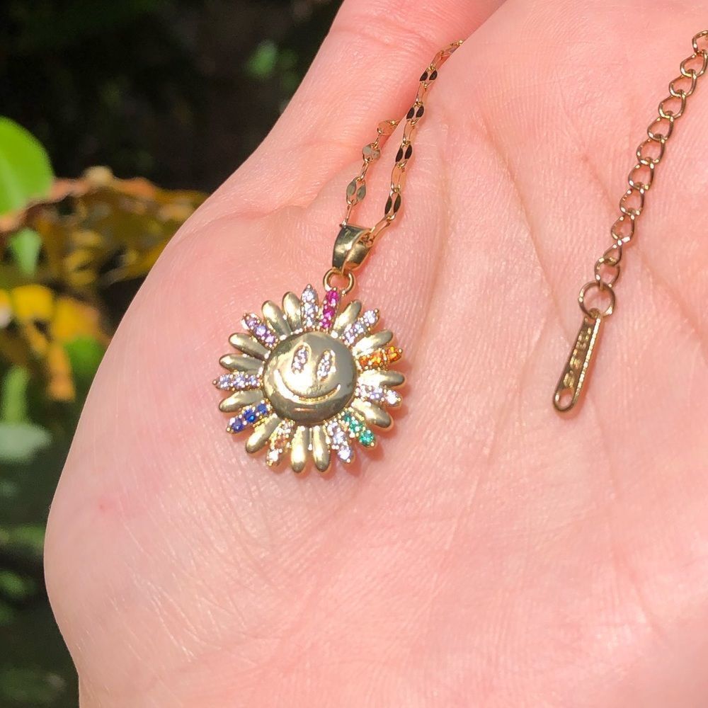 18k Gold Plated Flower Charm necklace - Picture 7 of 16